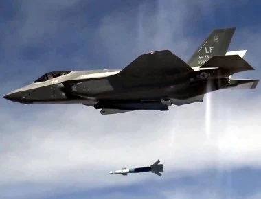 Βίντεο: Για πρώτη φορά το F-35 σε «αεροπορικό σόου» - Δείτε τι μπορεί να κάνει